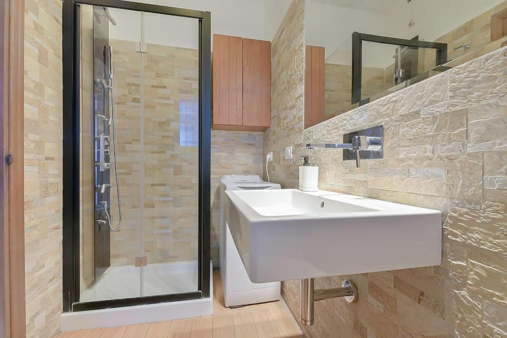 Nettuno 5 Stelle- Appartamento Elegante Con Suite Bologna Exterior photo